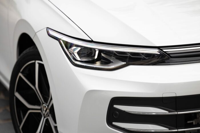 feux avant avec jante golf