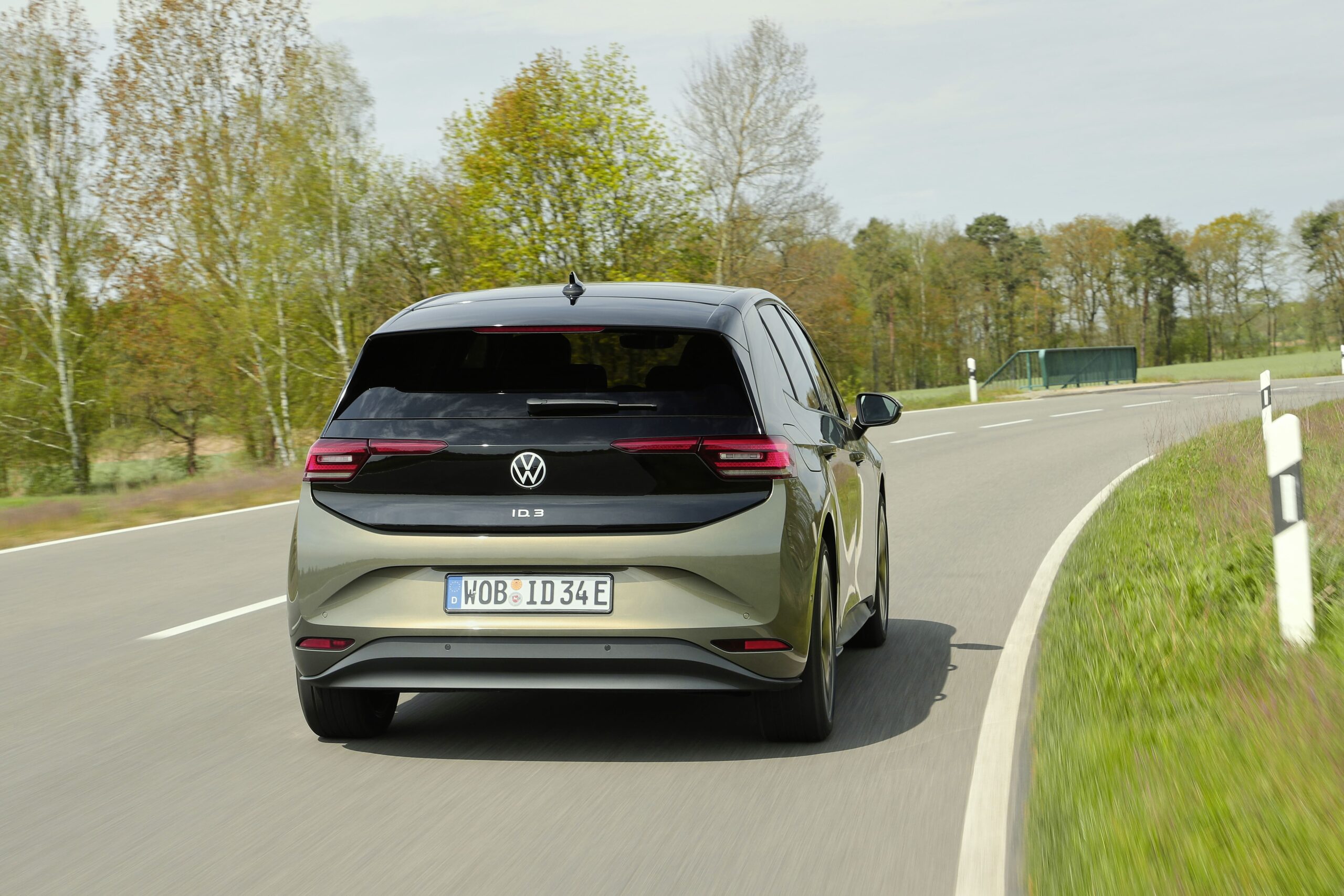 arrière volkswagen ID.3 sur route
