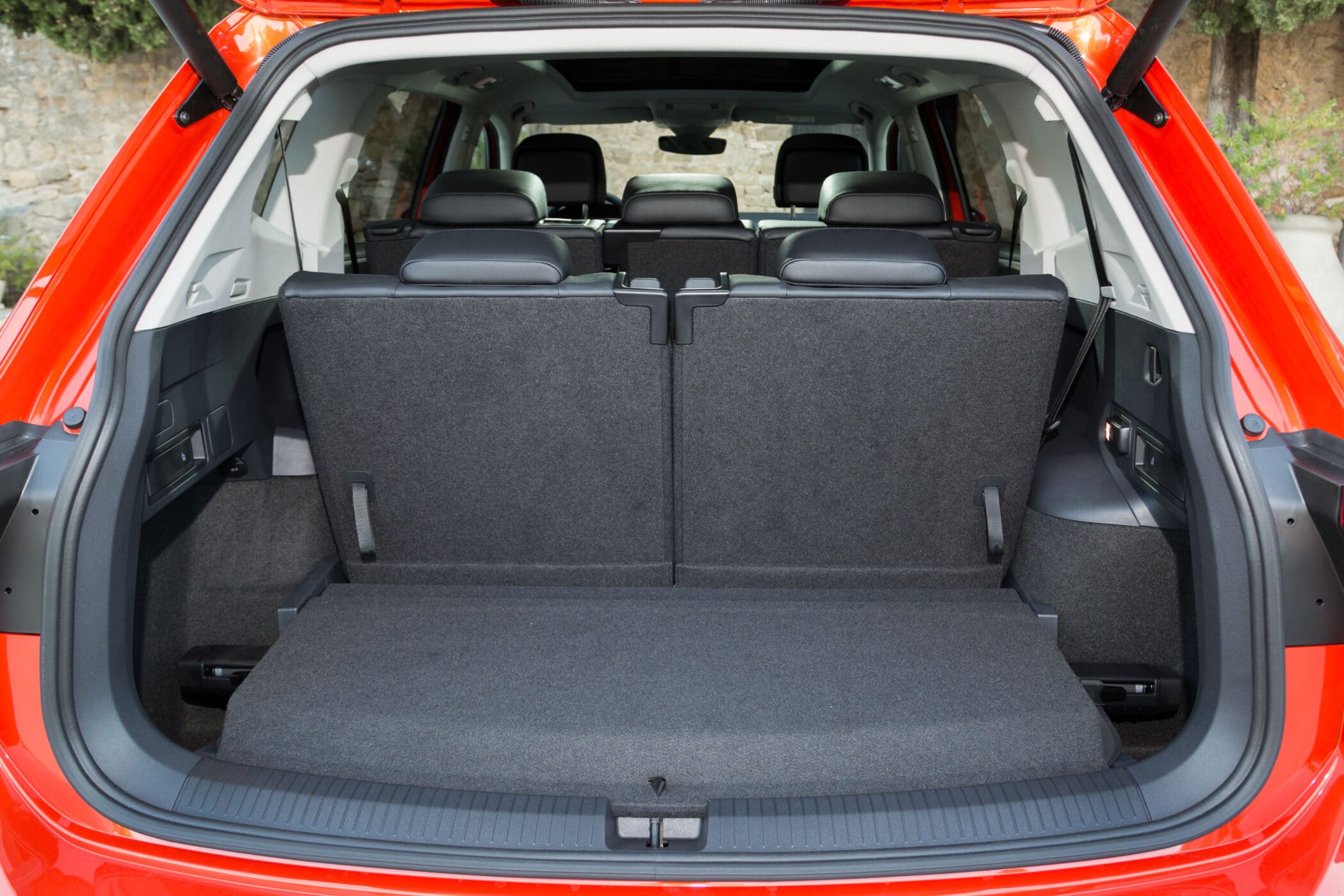 Coffre ouvert Tiguan Allspace rouge