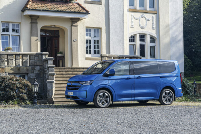 Vue de profil Volkswagen Caravelle